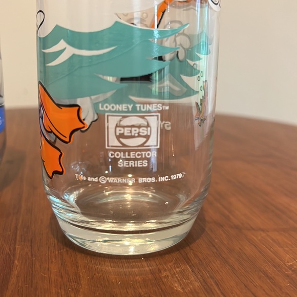 Vintage LooneyTunes/Pepsi collector series drinking glasses - Picture 4 of 4